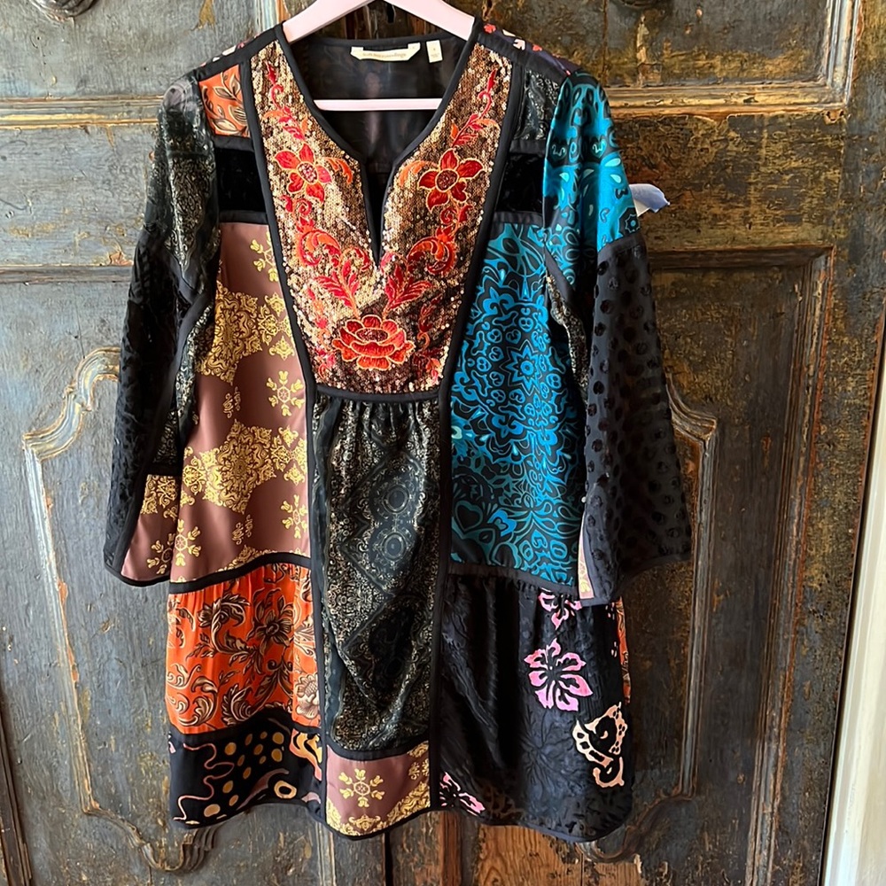 Women’s dress surroundings, size small tunic